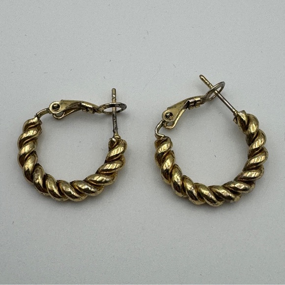 Vintage-Style Gold Tone Twisted Hoop Earrings | 0.75” | Latch Backs - Picture 3 of 5